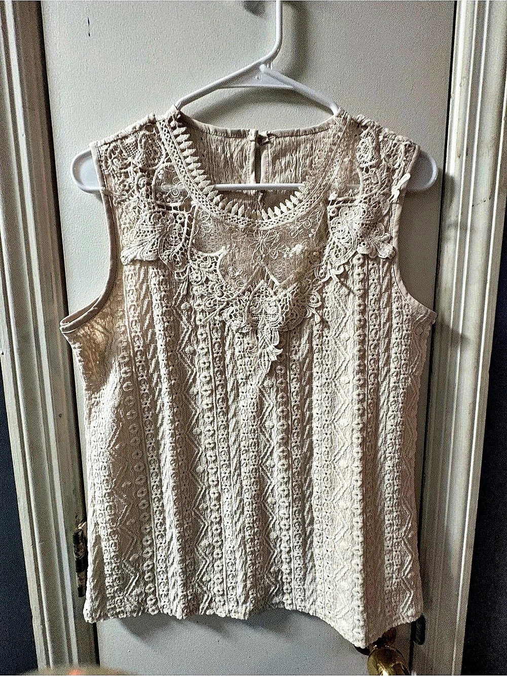 Textured Embroidered Sleeveless Blouse in Cream Size Small